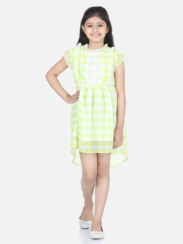 Girl's  Light Green Self Detail Dress With Lace Inserts - StyleStone Kid